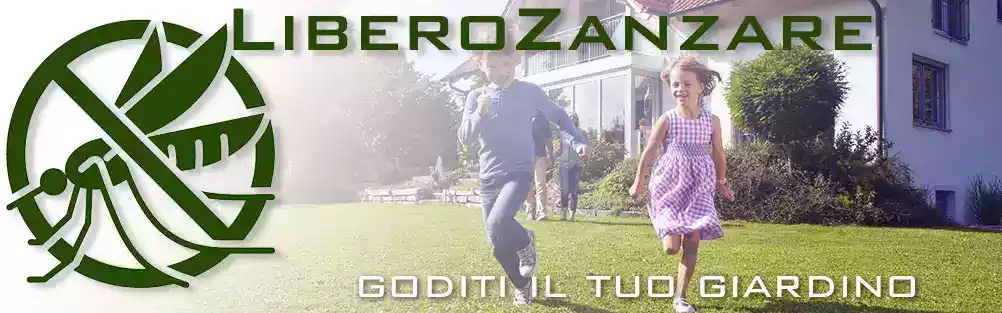 Bambini corrono in giardino